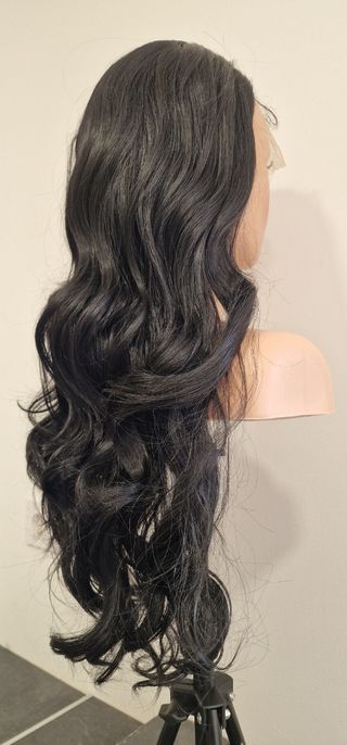 Impresionante Peluca negra lace front 