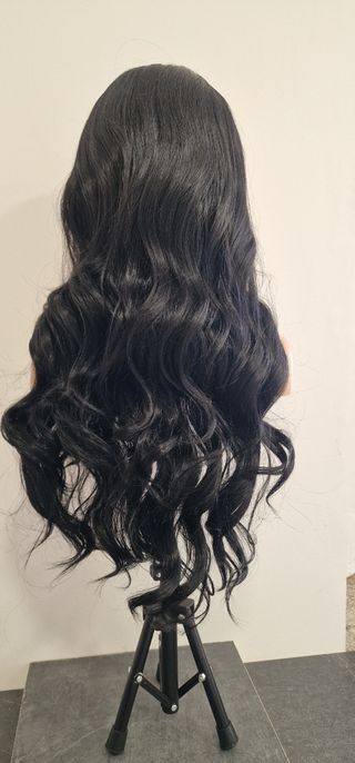 Impresionante Peluca negra lace front 