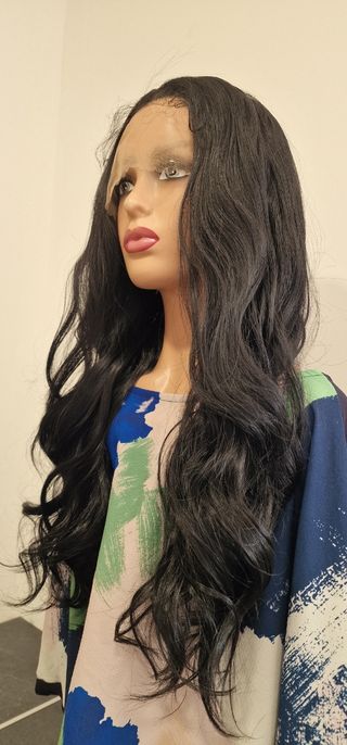 Impresionante Peluca negra lace front 