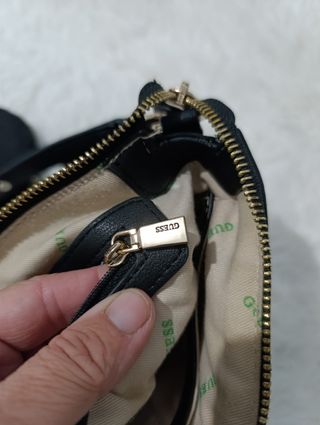 Bolso Guess de hombro 