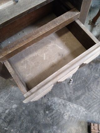 URGE VENDER. Mesitas de estilo Castellano. Madera