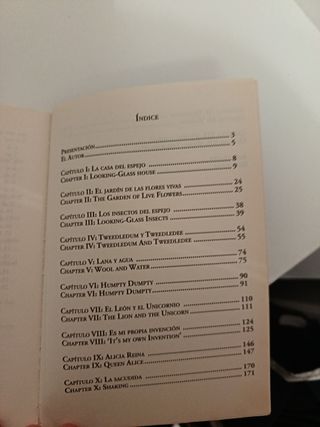A Través del Espejo y lo que Alicia encontró allí / Through the Looking Glass and What Alice Found There