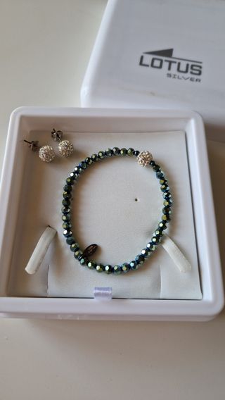 Pulsera y pendientes marca Lotus. NUEVO. SIN USAR