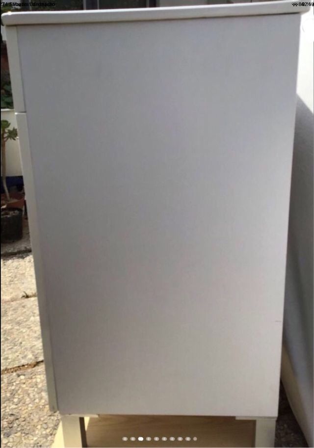 Mueble de baño espejo blanco.