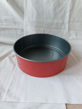 Dos moldes de tarta o bizcoho.