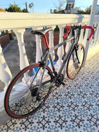 Bicicleta de carretera RIDLEY. Horquilla carbono