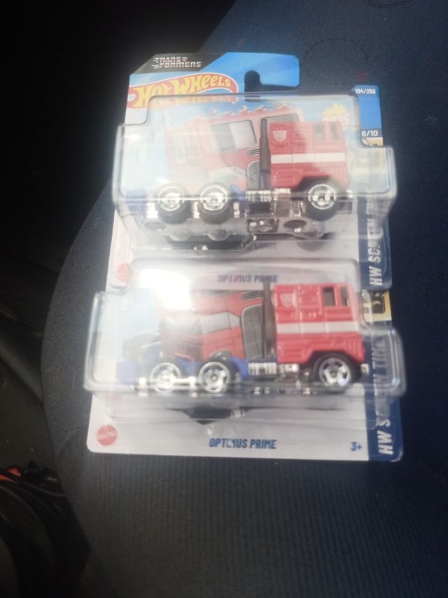 OPTIMUS PRIME DE HOTWHEELS