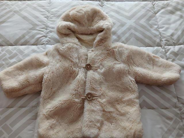 Abrigo pelo niña de Mayoral