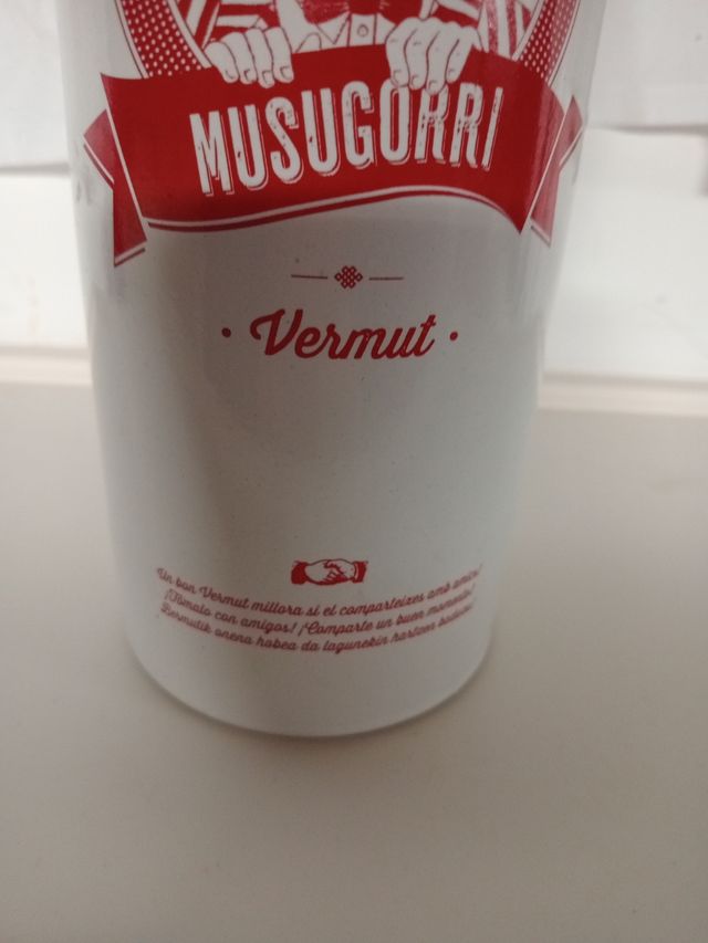 Botella de vermut vacia