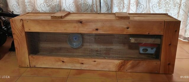 Jaula para roedores de madera de pino