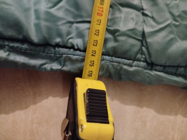 Saco de dormir acampada.