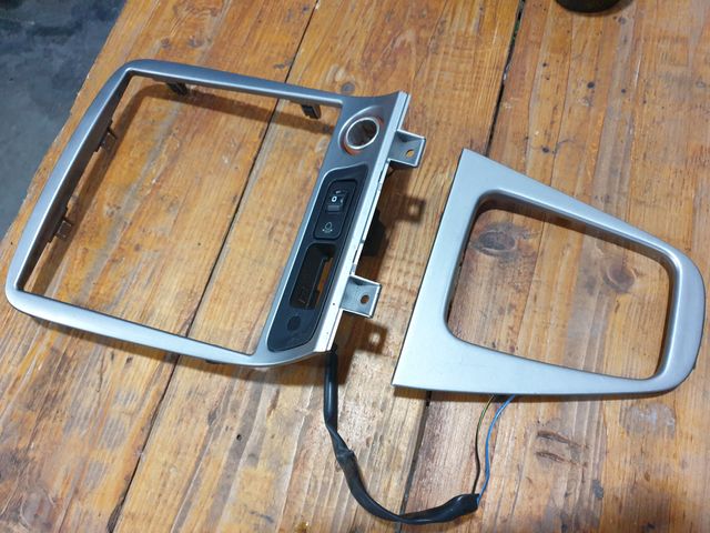 Consola plateada mazda mx5