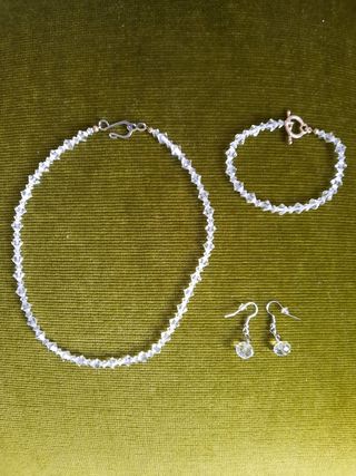 Conjunto de collar, pulsera y pendientes