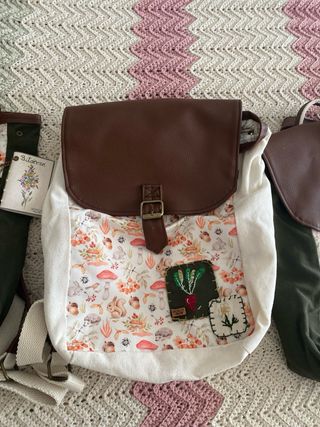 Mochila artesanal tela y piel cuero