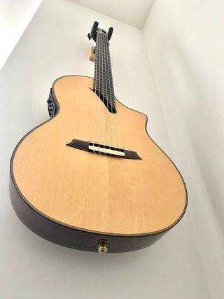 Guitarra flamenca Martinez amplificada sin boca