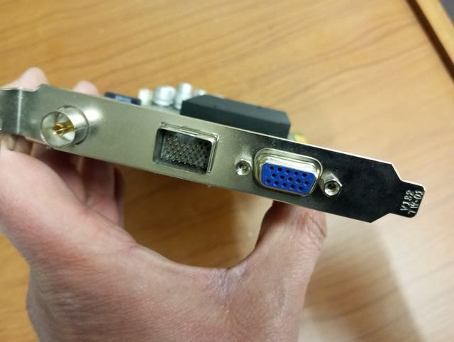 Tarjeta gráfica Nvidia GeForce FX 5200 128 MB AGP