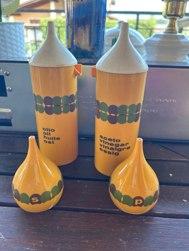 Set anni 70 olio aceto sale e pepe 
