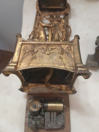 Caja música virgen capilla modernista