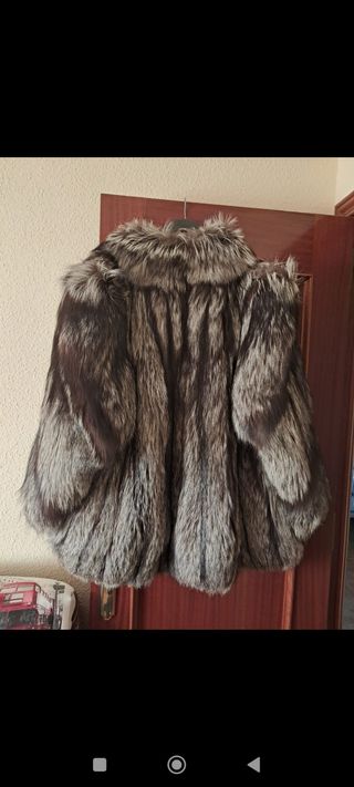 Abrigo de zorro plateado 