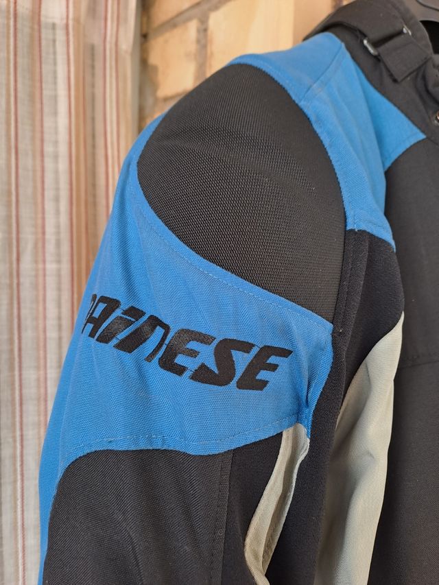 Chaqueta Dainese goretex hombre.