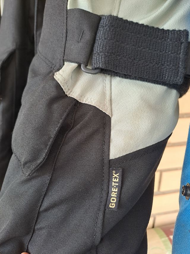 Chaqueta Dainese goretex hombre.