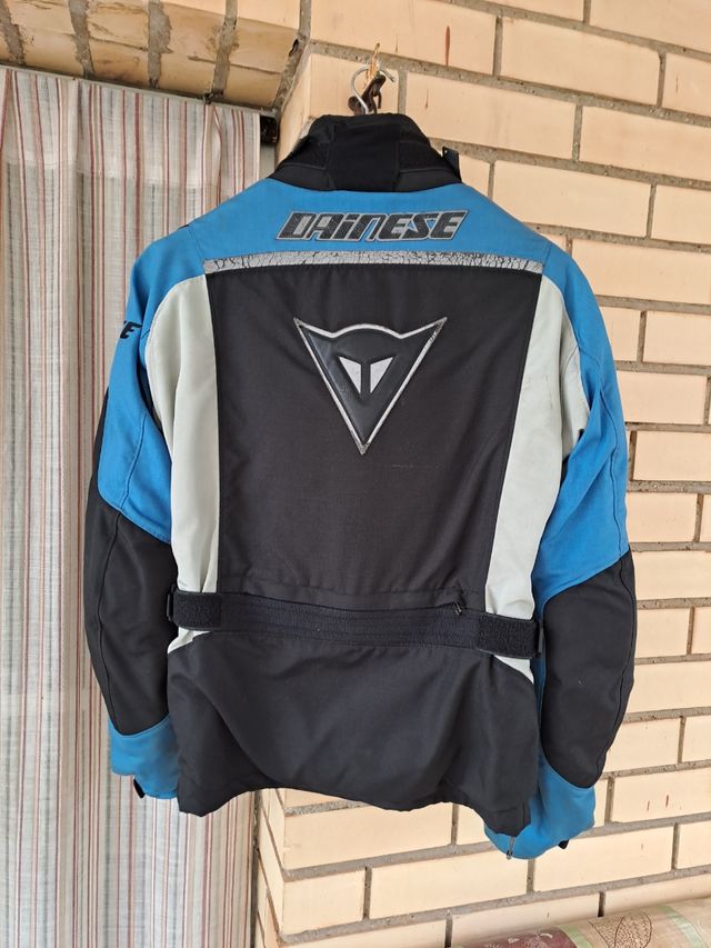 Chaqueta Dainese goretex hombre.