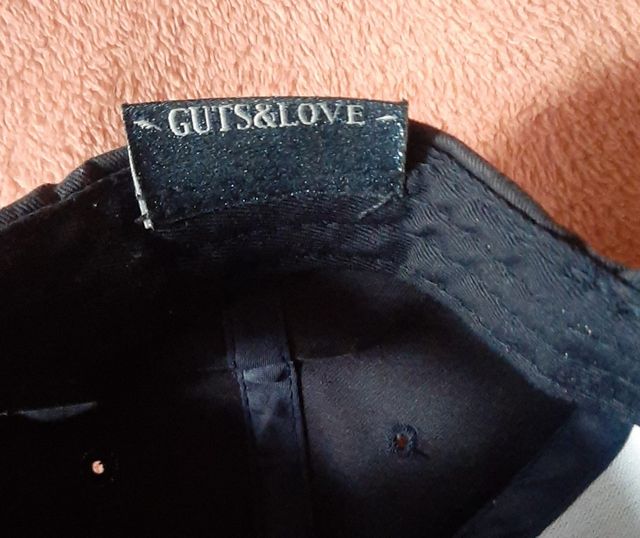 Gorra Guts and love