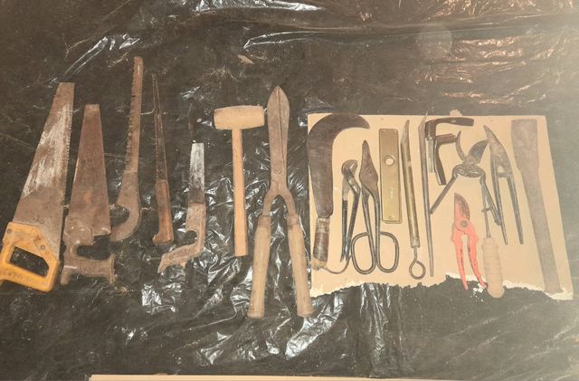 Attrezzi da lavoro antichi e attuali