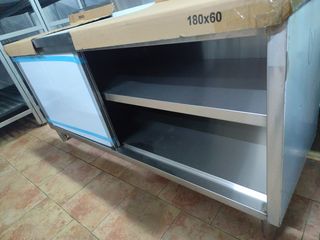 Mesa trabajo con puertas 180