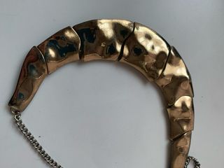 Zara. Collar dorado