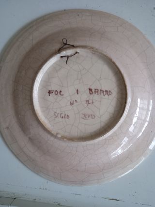 Plato de cerámica. Foc i barro.