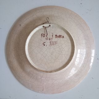 Plato de cerámica. Foc i barro.