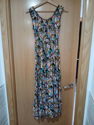 Vestido largo floreado.