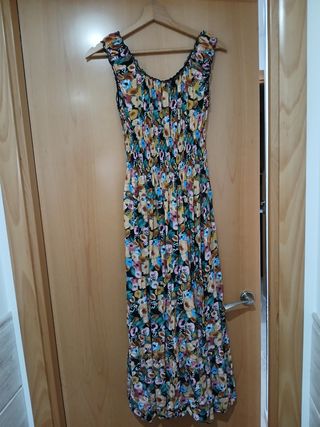 Vestido largo floreado.