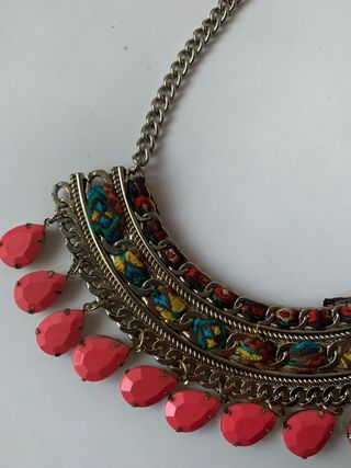 Zara. Collar