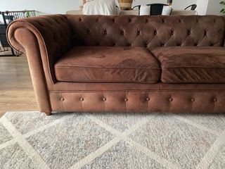 Sofa cama chesterfield con chaise longue