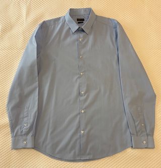 Camisa azul para traje