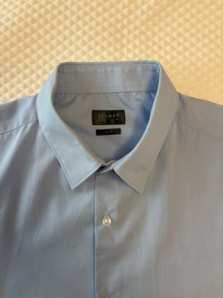 Camisa azul para traje