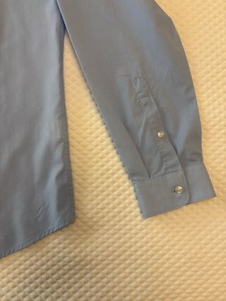 Camisa azul para traje