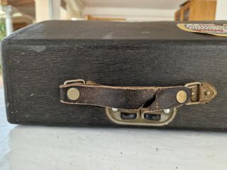 Maquina de escribir con su matetin de origen Regia