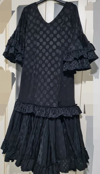 Traje de flamenca negro,a medida aprox. talla 44  