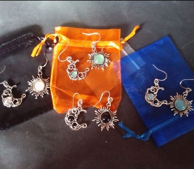 Pendientes sol y luna piedra