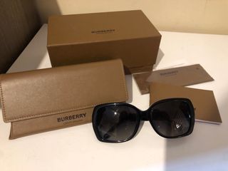 Gafas Burberry negras con patillas dibujo cuadros 