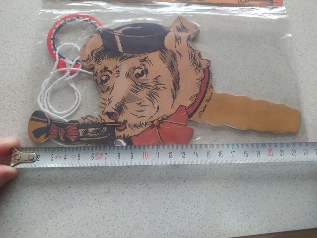 Juguete de cartón vintage