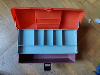 Caja aparejos pesca pequeña