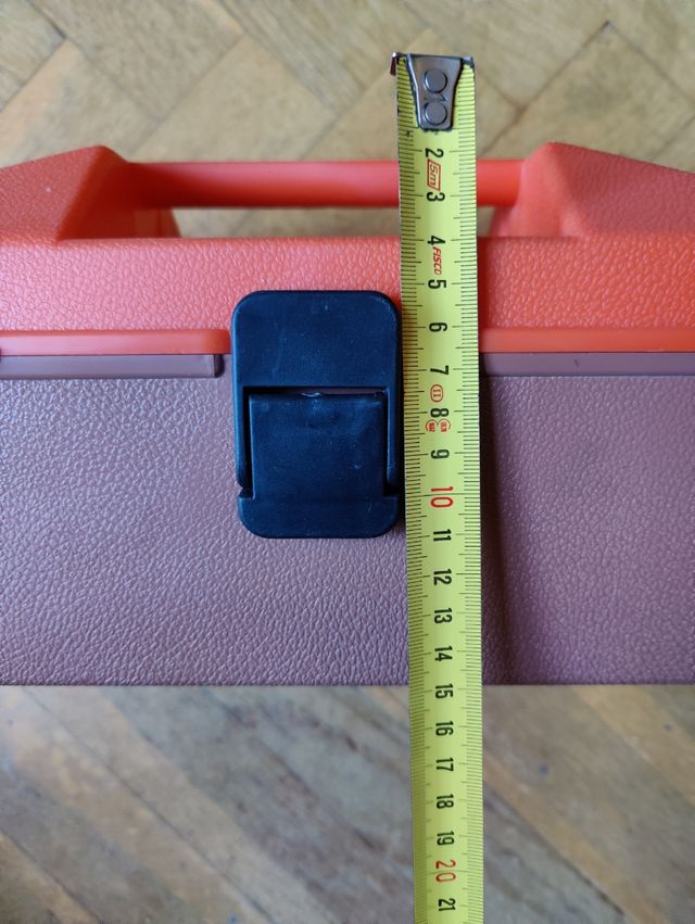 Caja aparejos pesca pequeña