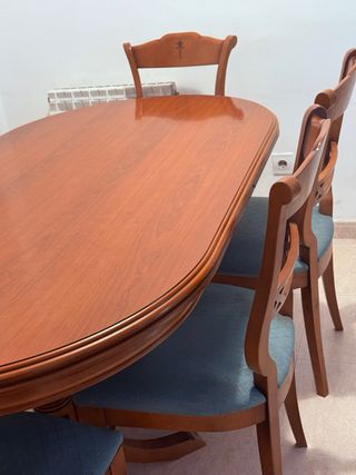 Mesa de comedor con sillas