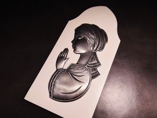 Madonna in preghiera in metallo a sbalzo anni 50