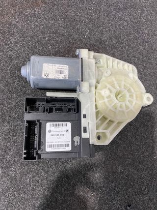 MOTOR ELEVALUNAS DELANTERO DERECHO 5K0959793