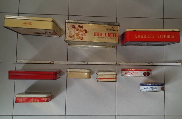 Scatole di latta vintage, piccola raccolta di 9
